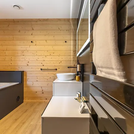 Wood - De Prestige En Ardennes - 10 Personnes - Sauna, Jacuzzi, Piscine Et Billard * Tenneville