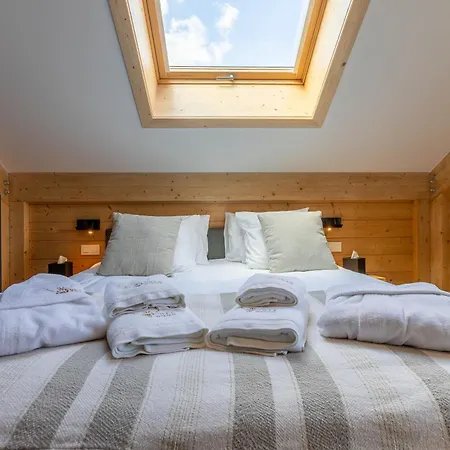 Wood - De Prestige En Ardennes - 10 Personnes - Sauna, Jacuzzi, Piscine Et Billard 펜션