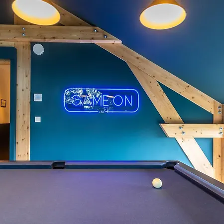 Wood - De Prestige En Ardennes - 10 Personnes - Sauna, Jacuzzi, Piscine Et Billard * Tenneville