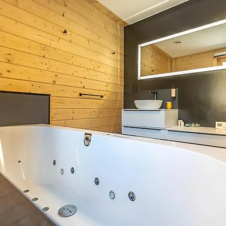 Wood - De Prestige En Ardennes - 10 Personnes - Sauna, Jacuzzi, Piscine Et Billard Tenneville