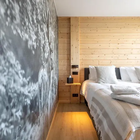 Wood - De Prestige En Ardennes - 10 Personnes - Sauna, Jacuzzi, Piscine Et Billard Tenneville