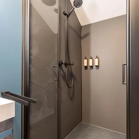 Wood - De Prestige En Ardennes - 10 Personnes - Sauna, Jacuzzi, Piscine Et Billard * Tenneville