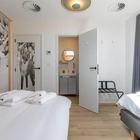 Wood - De Prestige En Ardennes - 10 Personnes - Sauna, Jacuzzi, Piscine Et Billard * Tenneville