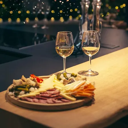 Wood - De Prestige En Ardennes - 10 Personnes - Sauna, Jacuzzi, Piscine Et Billard Tenneville