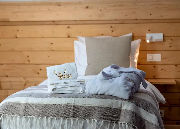 Wood - De Prestige En Ardennes - 10 Personnes - Sauna, Jacuzzi, Piscine Et Billard Casa de Férias *